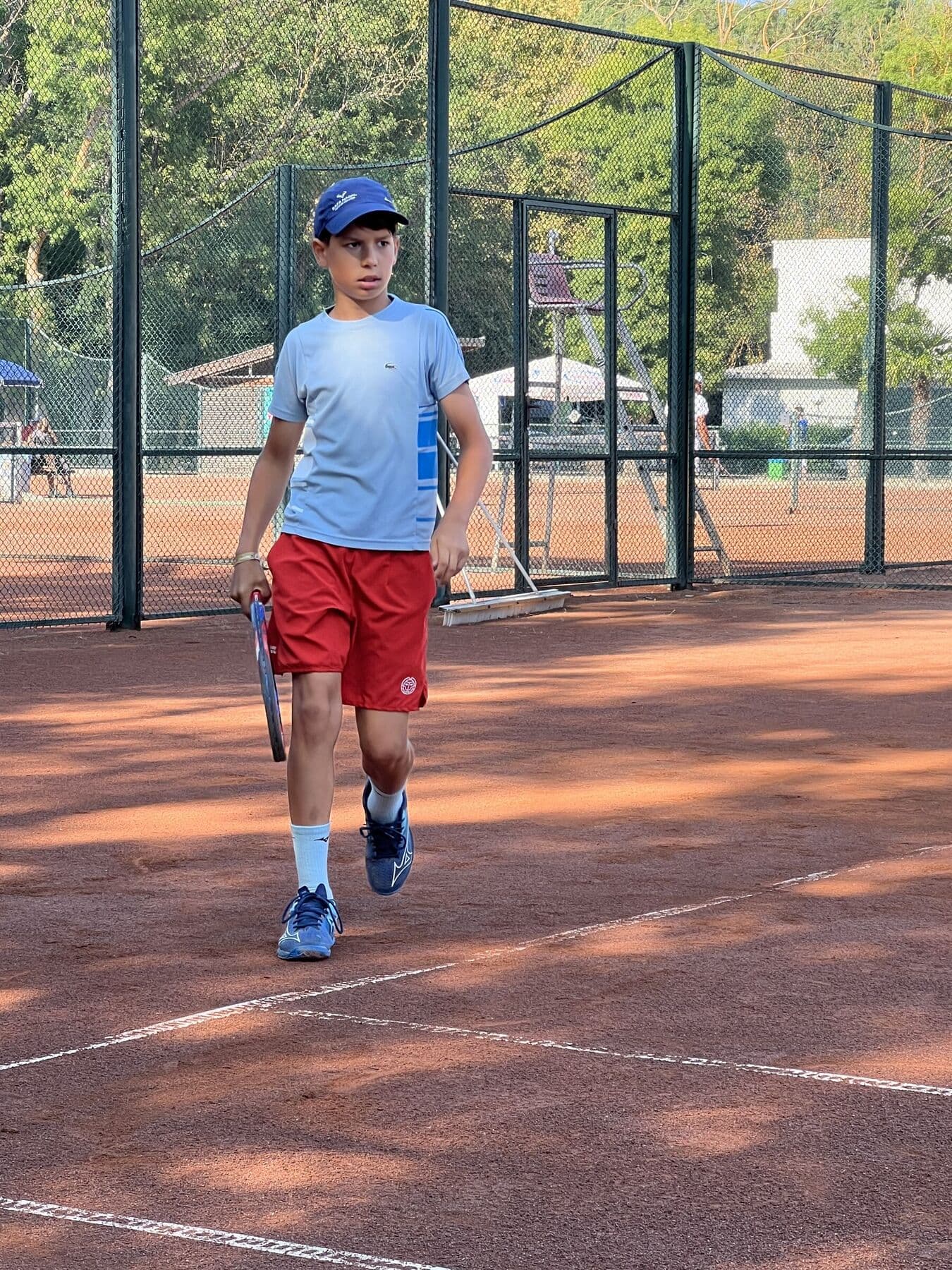 Ioan traversând terenul de zgură